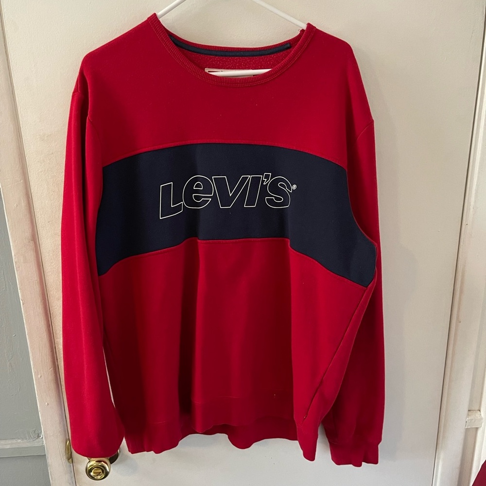 Levi’s crew neck wore a few times great condition no rips or stains